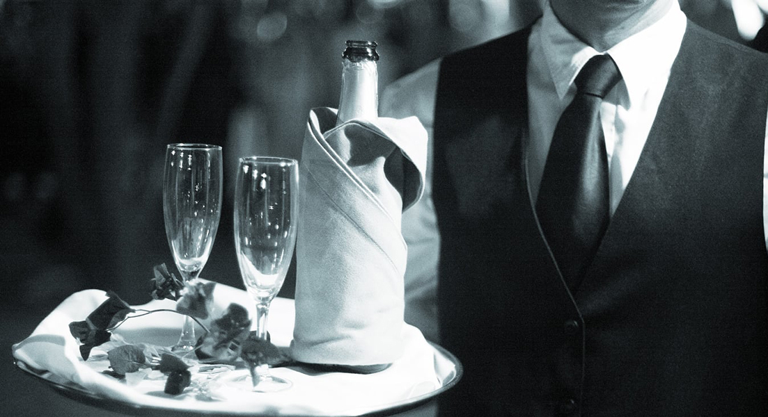 Precisione e cura nei dettagli da chef e camerieri per un evento